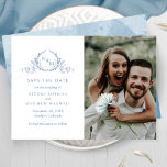 Save The Date Photo Élégante Monogramme Bleu Mariage Enregistrer<br><div class="desc">Annoncez votre date de mariage avec ce mariage saisissant enregistrez la carte de date comportant deux sections sur le devant, à gauche exquise monographie botanique dessinée à la main élégamment encadrant les initiales de couples dans les tons bleus avec vos noms et les détails de la date et de l'emplacement...</div>