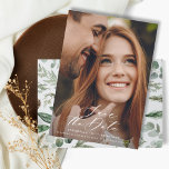 Save The Date Photo moderne élégant script aquarelle botanique<br><div class="desc">Design vert botanique minimaliste feuillage moderne script photo mariage enregistrer la carte de date. L'eucalyptus peint à la main,  le feuillage minimal et la couronne de rotin rustique moderne confèrent à cette carte de faire-part un caractère luxueux. Dans les verts,  les bruns et les gris.</div>