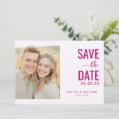 Save The Date Photo Moderne Magenta Joyeux (Debout devant)