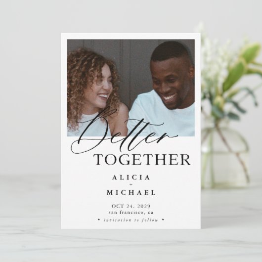 Save The Date Photo moderne noir script simple mariage (Debout devant)