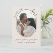 Save The Date Photo ovale avec bordure fine et nœud minimal (Debout devant)