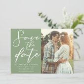 Save The Date Photo Sage Green White Script Couple (Debout devant)