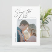 Save The Date Photo typographique classique et chic (Debout devant)