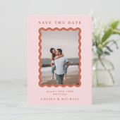 Save The Date Photo Wavy QR Code & Blush & Terracotta Mariage (Debout devant)