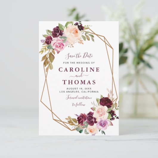 Save The Date plum violet fleuri géométrique enregistrer la cart (Debout devant)