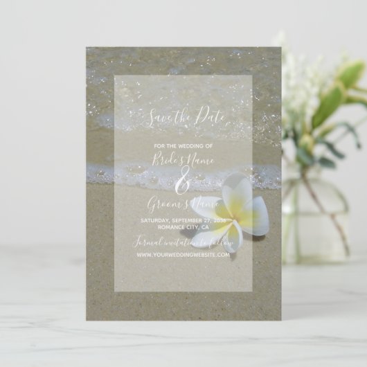 Save The Date Plumeria Frangipani Au Mariage De Sable Enregistre (Debout devant)