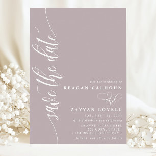 Save The Date Poussiéreux Lavande Écriture Simple Moderne Étape