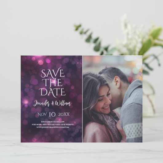 Save The Date Purple Bokeh Sparkle Design Mariage Enregistrer La (Debout devant)