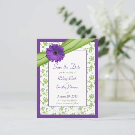Save The Date Purple Daisy Green Floral Damask Enregistrer la da (Debout devant)