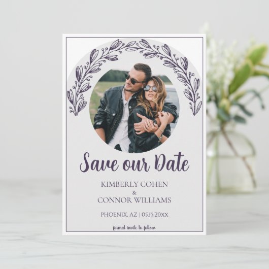 Save The Date Purple Garland Photo Enregistrer la date (Debout devant)