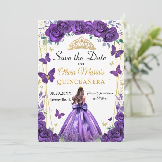 Save The Date Quinceañera Purple Floral Princess Papillons (Debout devant)