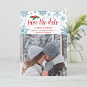 Save The Date Red Holly Blue Snowflakes Photo Noël Mariage (Debout devant)