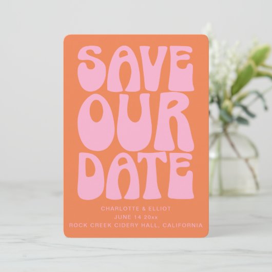 Save The Date Retro Groovy 70s Pink and Orange QR Code Wedding (Debout devant)