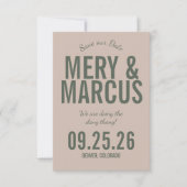Save The Date Retro Moderne Gras Vert & Beige Écriture Mariage  (Devant)