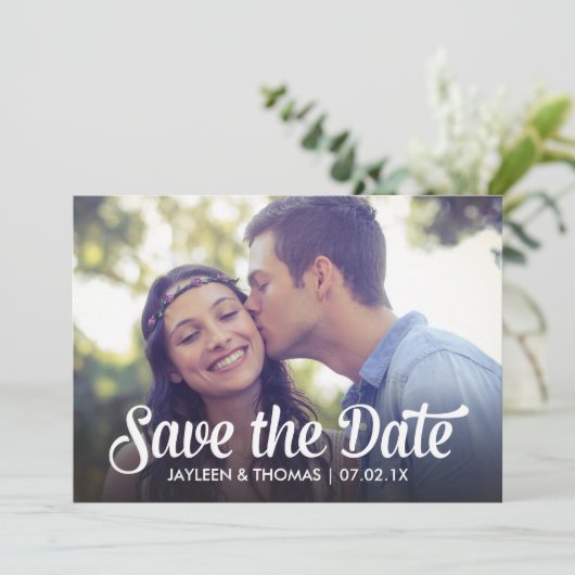 Save The Date Retro White Script Enregistrer la date Full Bleed (Debout devant)