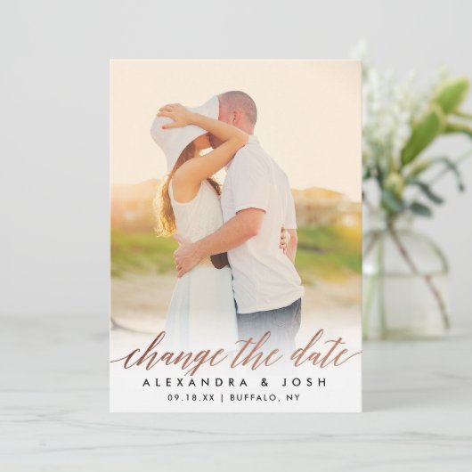 Save The Date Rose Gold Script Photo Modifier la date Faux Foil (Debout devant)