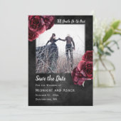 Save The Date Roses gothiques foncés sauvez la date (Debout devant)