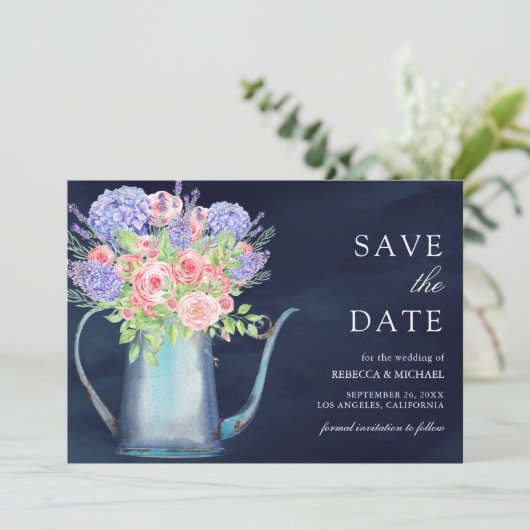 Save The Date Roses roses blanches Hydrangea Mariage bleu marine (Debout devant)