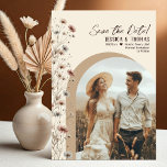 Save The Date Rustic Boho Chic Fleur sauvage Arch Mariage photo<br><div class="desc">Faites savoir à vos amis et à votre famille de sauvegarder la date de votre prochain mariage avec cette belle carte. Décoré dans un style boho chic rustique avec des fleurs sauvages de campagne et des couleurs terre-à-terre de rose, argile, taupe, crème, moka et bleu poussiéreux. Votre photo est affichée...</div>