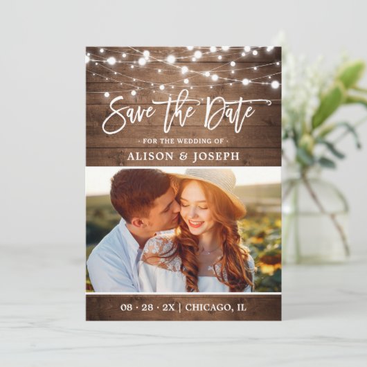 Save The Date Rustic Country Wood Twinkle lumières Mariage Photo (Debout devant)