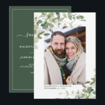 Save The Date Rustic Eucalyptus Mariage Photo Enregistrer la dat<br><div class="desc">Aquarelle moderne et rustique Eucalyptus Verdure Photo Mariage Save the Date avec votre photo fiançailles et notre belle Californie (ouest) eucalyptus vert, vert de lierre botanique moderne et typographie moderne. Élégamment moderne, mais intemporelle et classique. Ce design combine les éléments naturels de l'eucalyptus et du lierre avec la typographie moderne....</div>