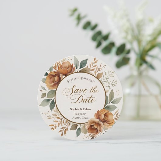 Save The Date Rustic Fall Floral Round Enregistrer la date Maria (Debout devant)