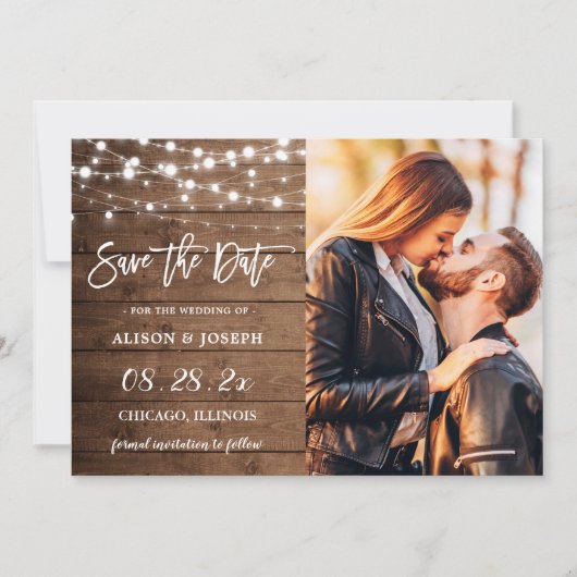Save The Date Rustic Grange Bois Chaîne Lumières Mariage Photo (Devant)