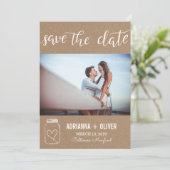 Save The Date Rustic Heart Mason Jar Enregistrer La Date Couple  (Debout devant)