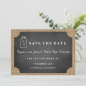 Save The Date Rustic Mason Jar Burlap Mariage ENREGISTRER LA DAT (Debout devant)