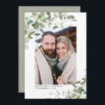 Save The Date Rustic Sage Eucalyptus Mariage Photo Enregistrer l<br><div class="desc">Eucalyptus Verdure Mariage photo Sauvez la date avec votre photo fiançailles et notre belle Californie (ouest) de l'eucalyptus vert, verte, verte botanique moderne et typographie moderne. Élégamment moderne, mais intemporelle et classique. Ce design combine les éléments naturels de l'eucalyptus et du lierre avec la typographie moderne. Parfait pour un mariage...</div>