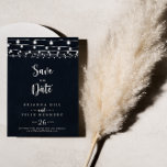 Save The Date Rustic String Lumières Mariage Enregistrer La Date<br><div class="desc">Ce mariage à cordes rustiques,  sauf la date,  est parfait pour un mariage moderne. Le design comprend de belles lampes à cordes peintes à la main.</div>