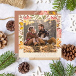 Save The Date Rustic Terracotta Automne Feuilles Mariage photo<br><div class="desc">Chute en Amour Automne Feuilles Moisson Mariage Photo Enregistrer les cartes de dates - Embrassez la chaleur de la saison. Célébrez votre amour au milieu de la beauté époustouflante de l'automne avec notre photo mariage captivante enregistrer les dattes avec des feuilles d'automne rustiques et des chaudes terracottes, et des teintes...</div>