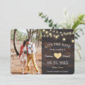Save The Date Rustic Wood String Lumières Coeur Photo Mariage (Debout devant)