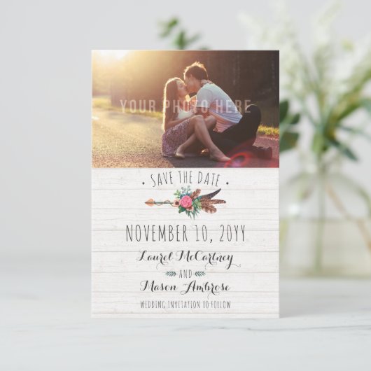 Save The Date Rustique Bohème Arrow Mariage Enregistrer La Date (Debout devant)