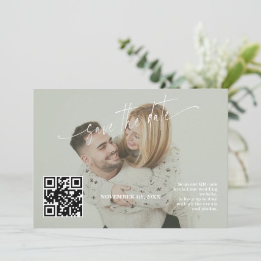 Save The Date Sage Green Calligraphy QR Code Photo Wedding (Debout devant)