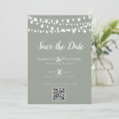 Save The Date Sage Green String Lights Script moderne Enregistre (Debout devant)
