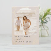 Save The Date Sandy Toes Arch Photo Beach Wedding Enregistrer la (Debout devant)