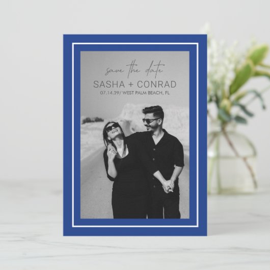 Save The Date Sapphire Blue Bold Bordure Photo Mariage moderne (Debout devant)