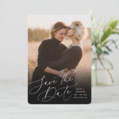 Save The Date Script balayé par vent | Photo verticale (Debout devant)