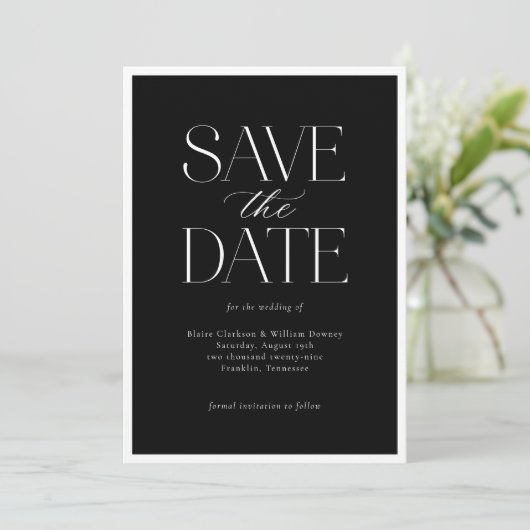 Save The Date Script de calligraphie noir blanc simple et élégan (Debout devant)