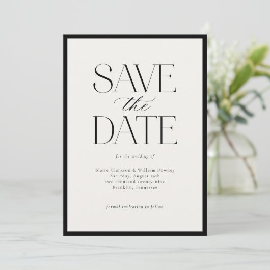 Save The Date Script de calligraphie noir blanc simple et élégan (Debout devant)