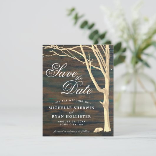 Save The Date Script en bois foncé de l'arbre rustique (Debout devant)