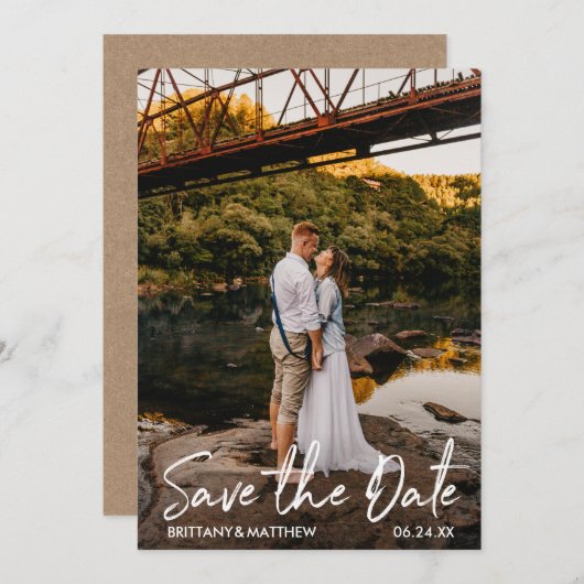 Save The Date Script manuscrit moderne Couple Photo Kraft (Devant / Derrière)