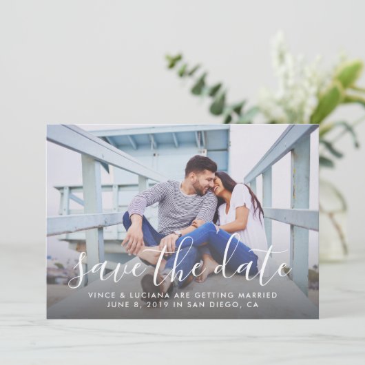 Save The Date Script manuscrit moderne Mariage photo bleu (Debout devant)