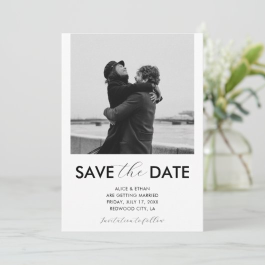 Save The Date Script minimal photo manuscrite blanc (Debout devant)