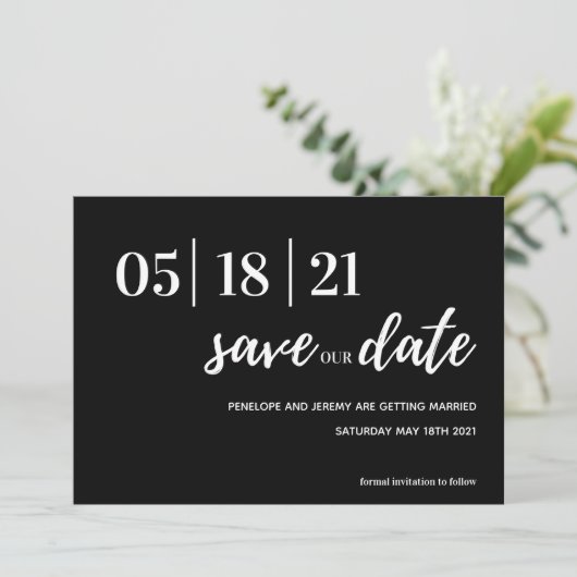 Save The Date script moderne noir et blanc enregistrer la date (Debout devant)