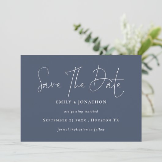 Save The Date Script moderne QR Code Dusty Navy Blue (Debout devant)