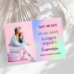 Save The Date Script photo holographique rose violet Quinceanera<br><div class="desc">Un style moderne et élégant Save the Date pour une Quinceañera. Arrière - plan holographique,  rose,  violet vert menthe. Personnalisez et ajoutez une photo,  une date et un nom.</div>