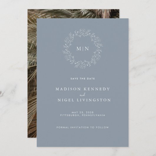 Save The Date Simple classique Dusty Blue Leafy Crest Fleurs sau (Devant / Derrière)