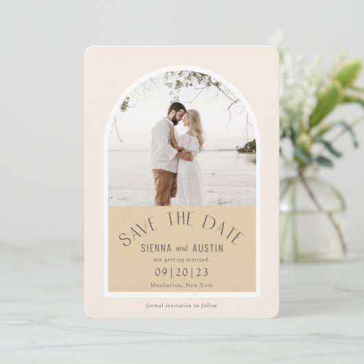 Save The Date Simple Elégant Moderne Tons Terre Mariage beige (Debout devant)